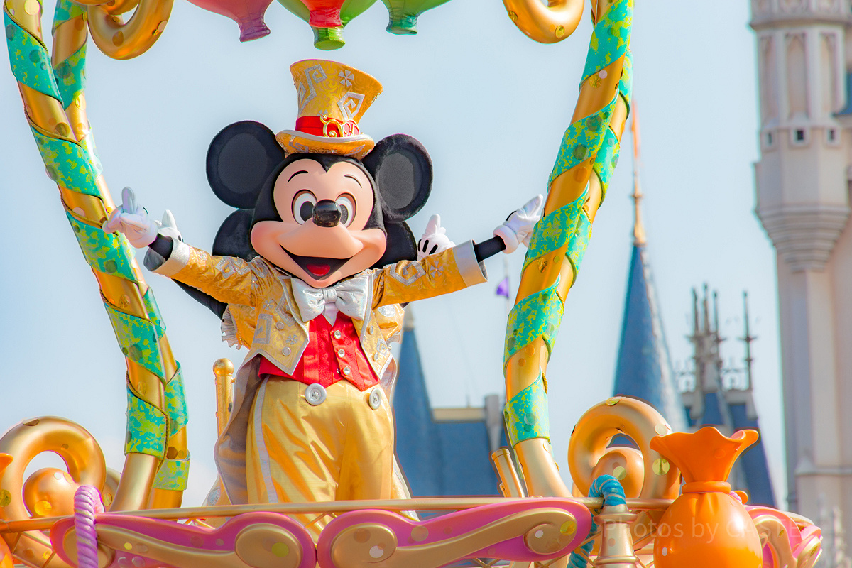 たくさんのショーやパレードに出演するミッキーマウス！| キャステル