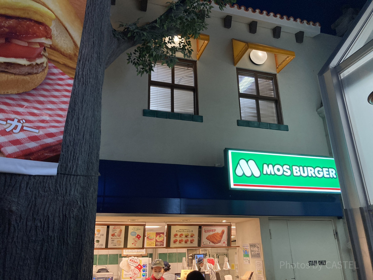 モスバーガーのパビリオン併設の店舗では実際に食事を提供／キッザニア東京
