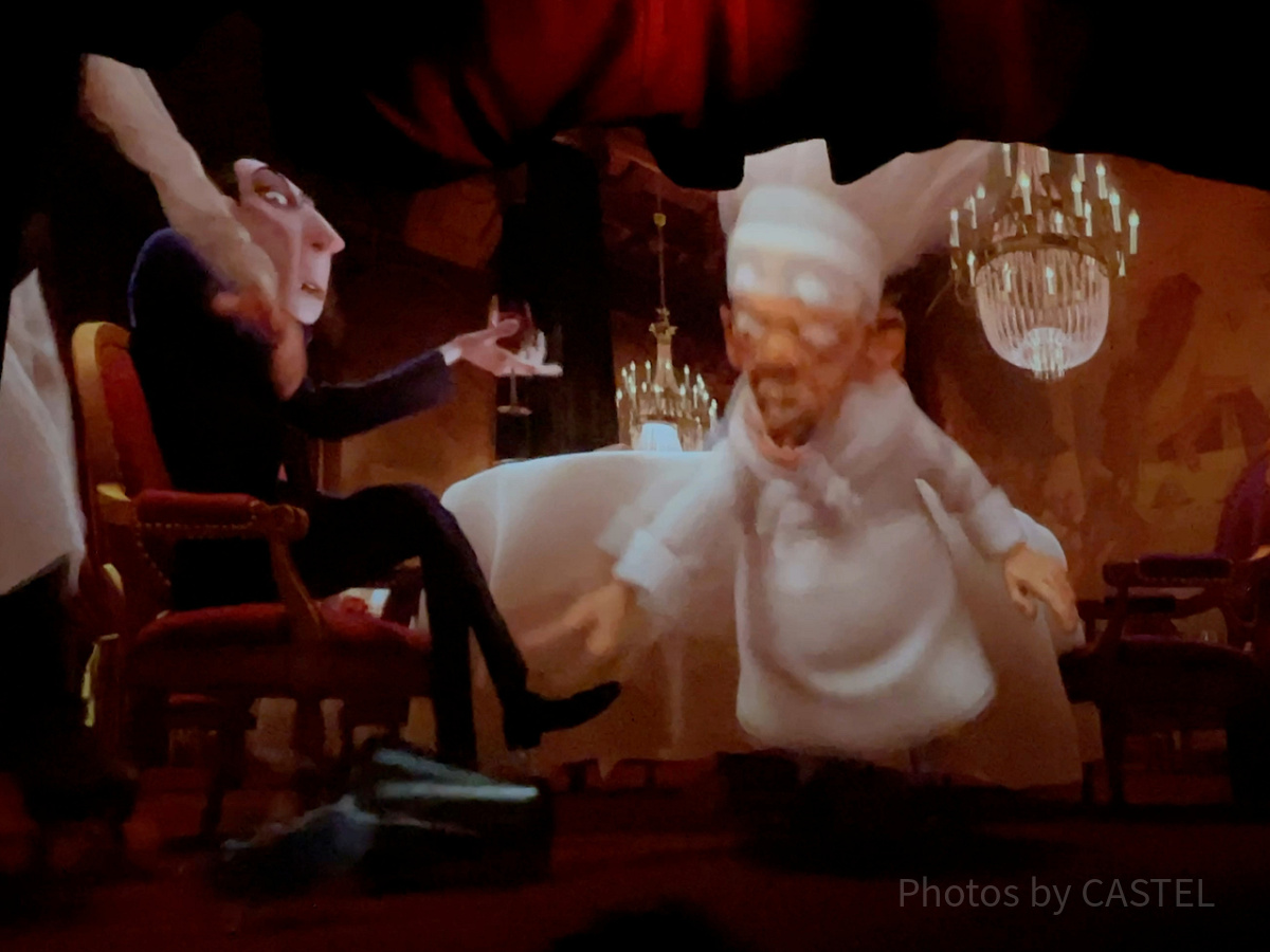 キッチンからダイニングエリアに飛び出すレミー