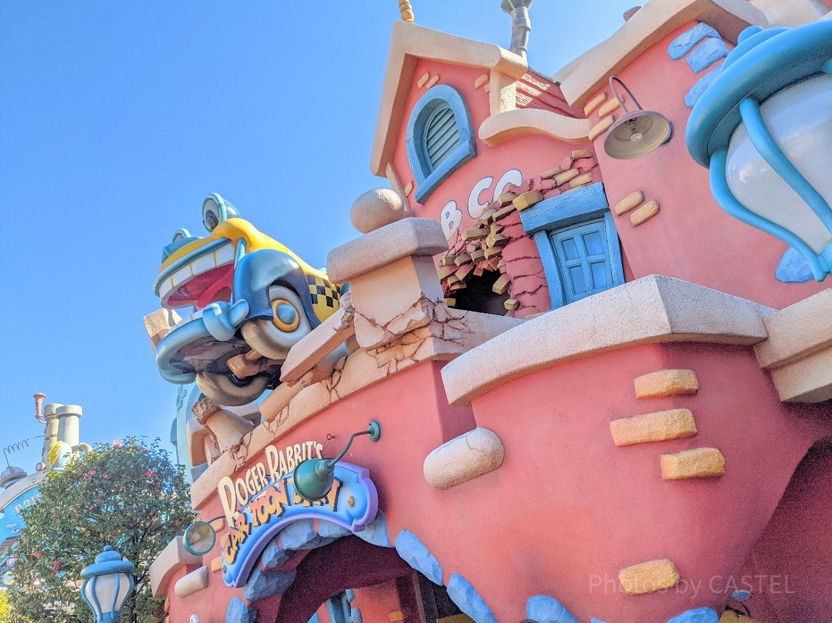 ニモ&フレンズ・シーライダー、ロジャーラビットのカートゥーン 待ち