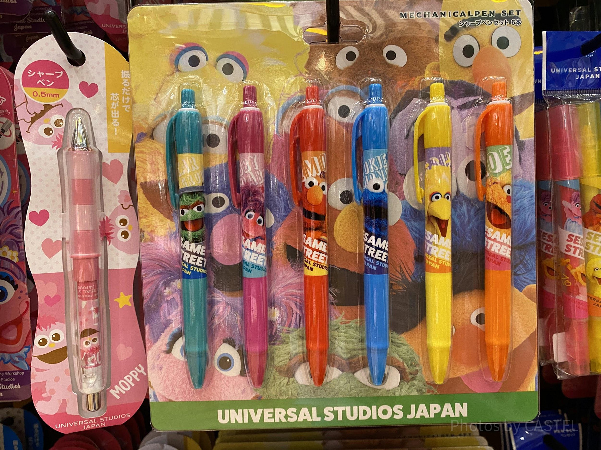 ハローキティ エルモなどセサミストリート ボールペンセット