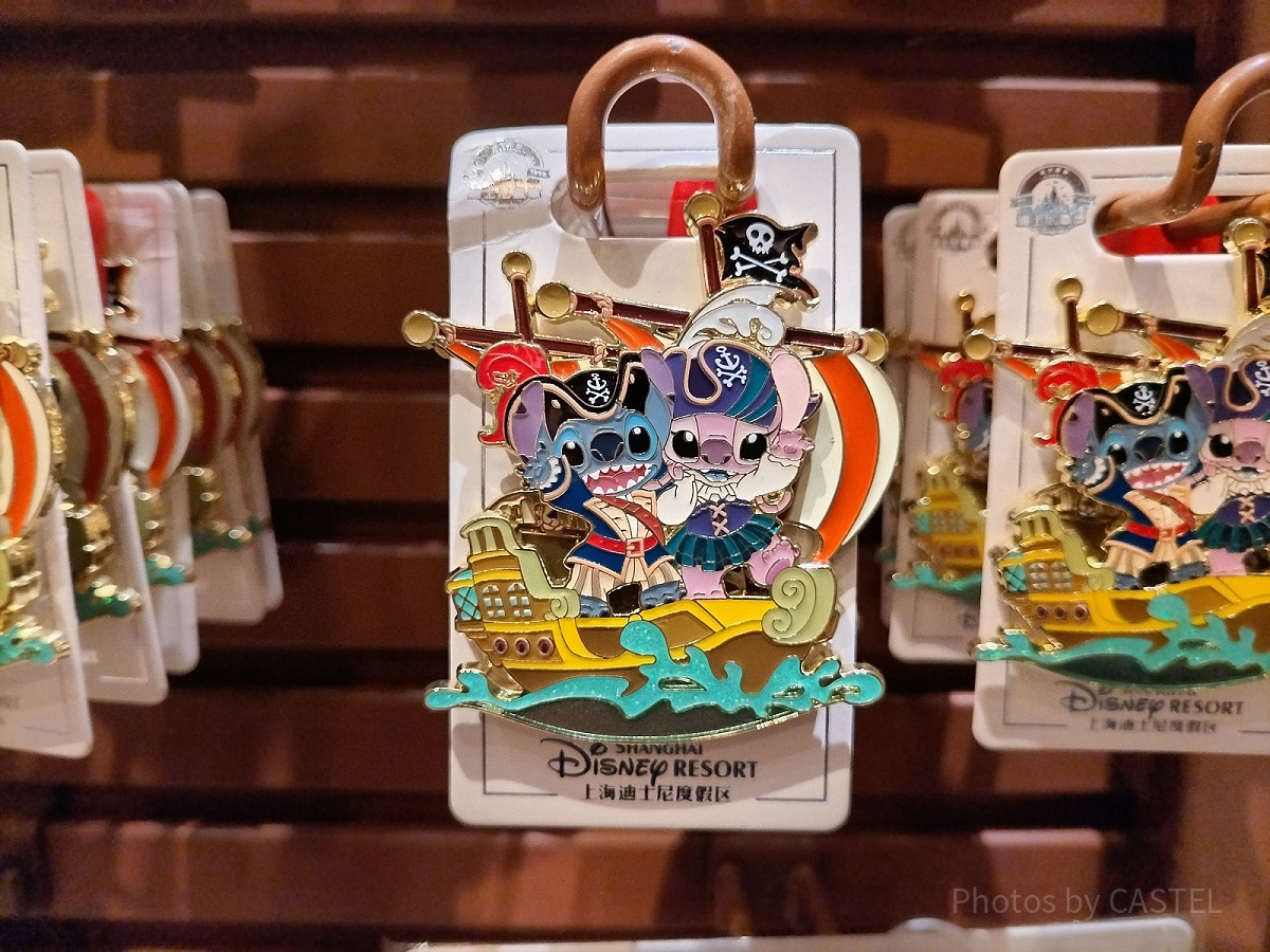 上海ディズニーカリブの海賊グッズ：海賊船＆スティッチ＆エンジェル