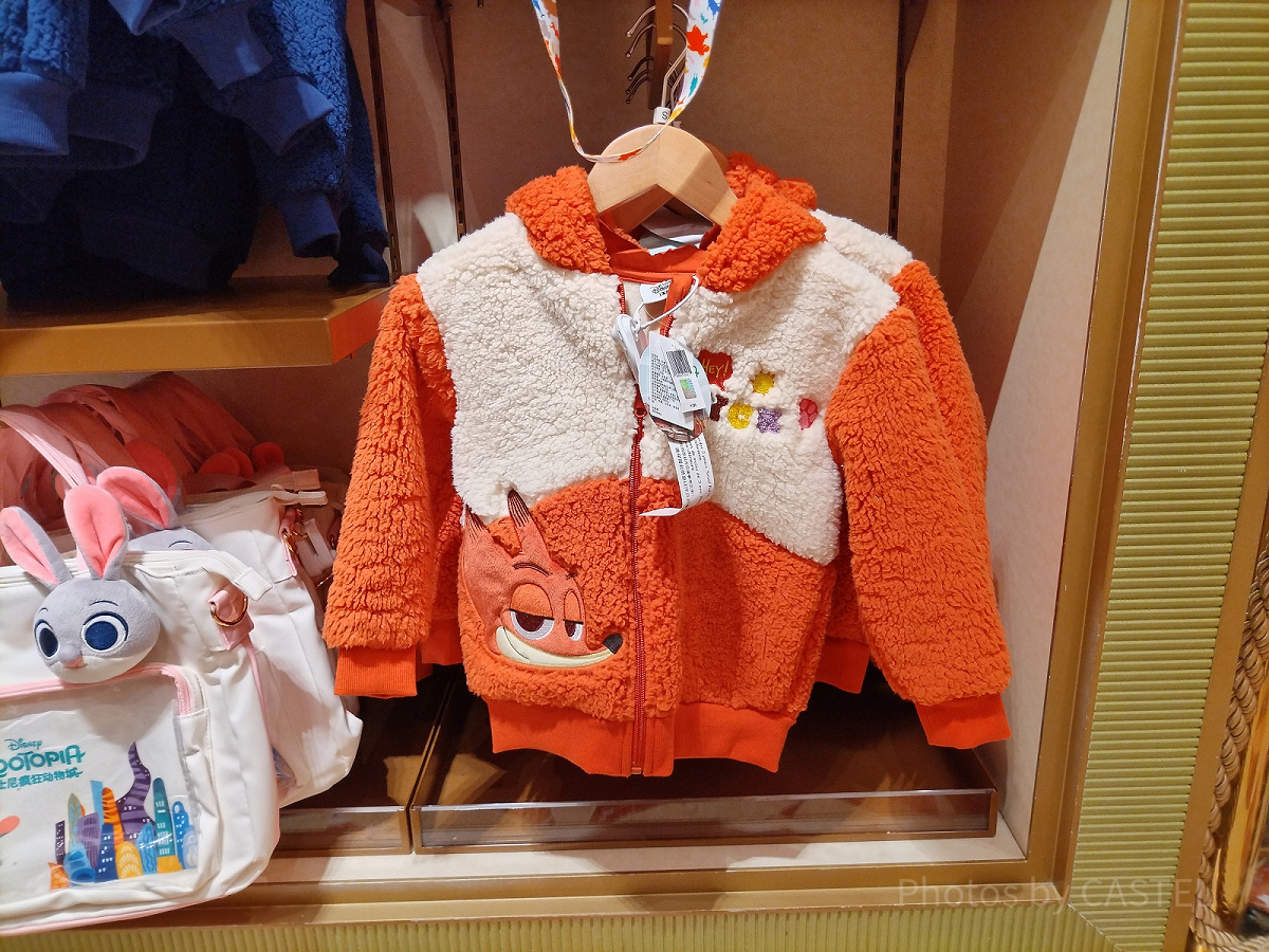 上海ディズニーズートピアグッズ：ニックのボアパーカー（キッズ
