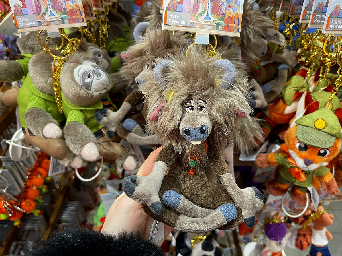 上海ディズニーズートピアグッズ：ヤックスのぬいぐるみキーチェーン