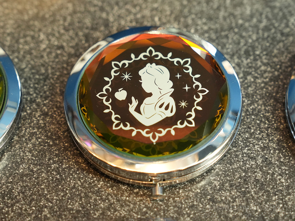 白雪姫  コンパクトミラー キャスキッドソン はぎれ【ハンドメイド】 白雪姫 コンパクトミラー キャスキッドソン はぎれ