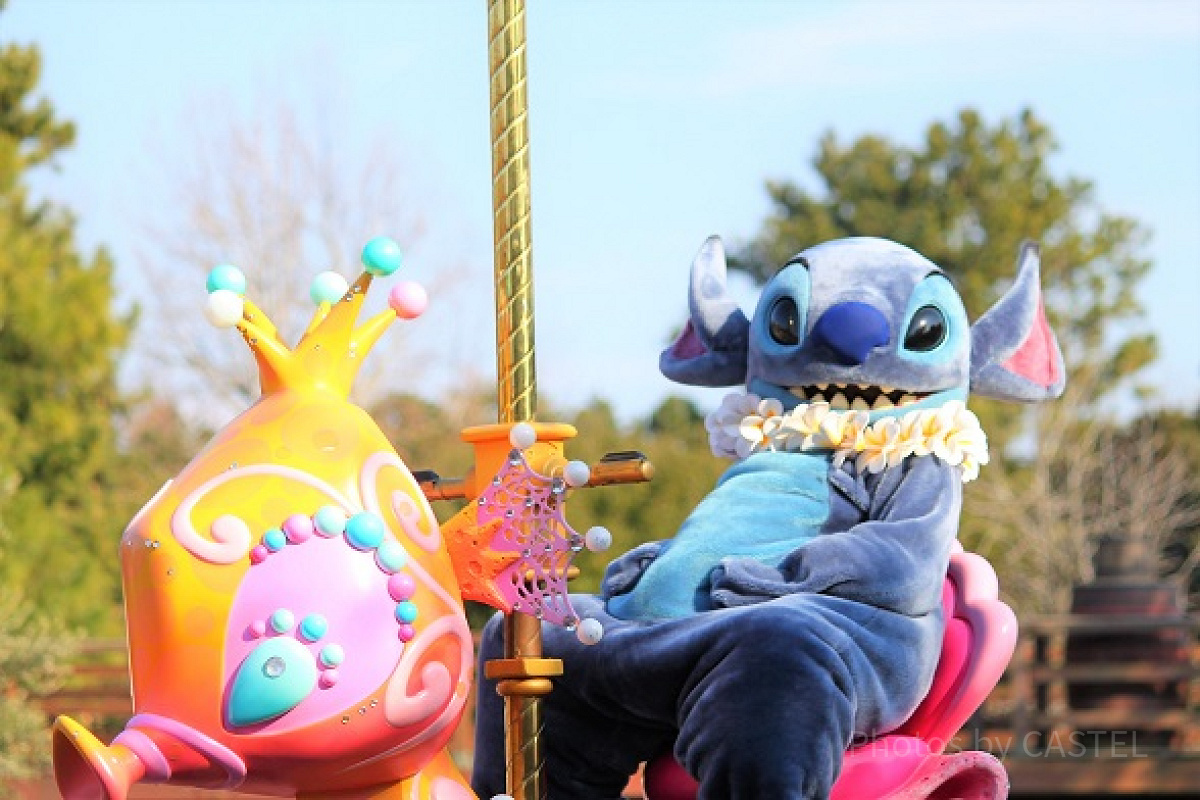 パレードに登場したスティッチ| キャステル | CASTEL ディズニー情報