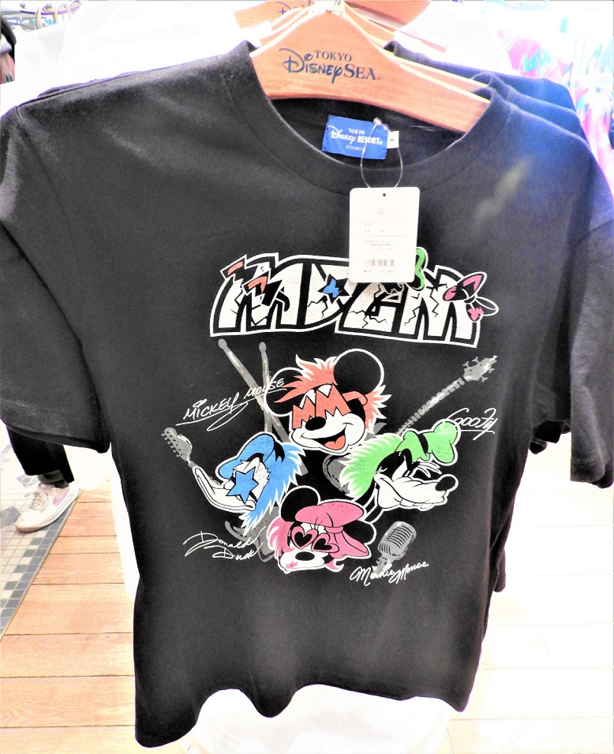 人気の4人が揃ったTシャツ