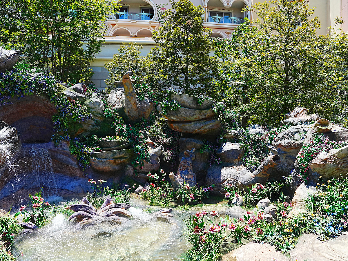 チェシャ猫が隠れています！