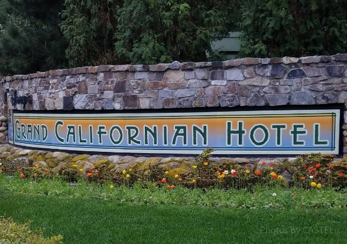 グランドカリフォルニアンホテルの看板です