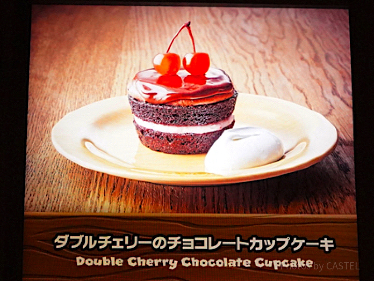 キノピオカフェ：ダブルチェリーのチョコレートカップケーキ