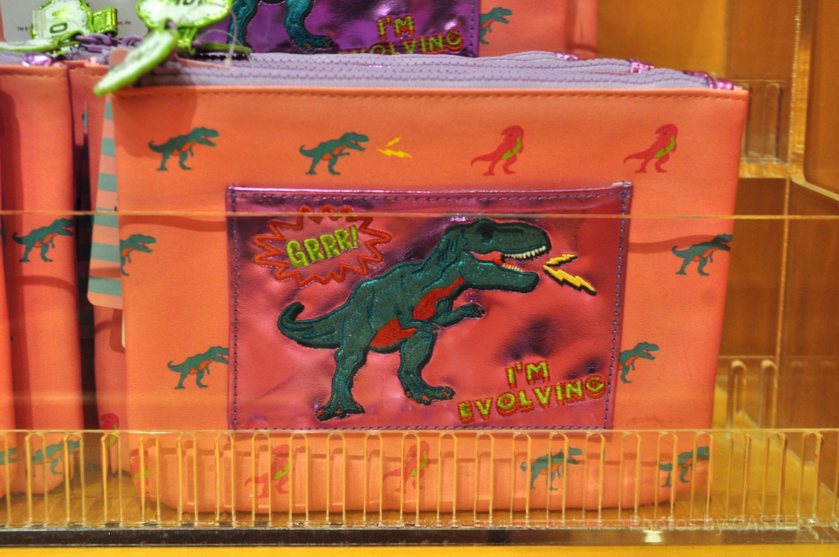ユニバの新恐竜グッズ「ジュラシック・パーク I'M EVOLVING」ポーチ| キャステル | CASTEL ディズニー情報