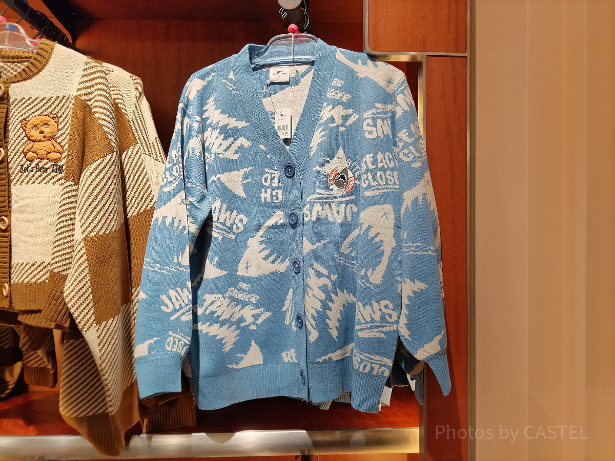 USJ冬グッズ：ジョーズのカーディガン