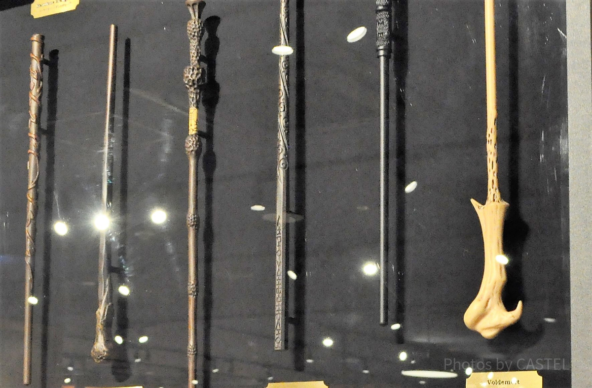 USJには映画「ハリー・ポッター」に登場するいろんな種類の杖が販売されている
