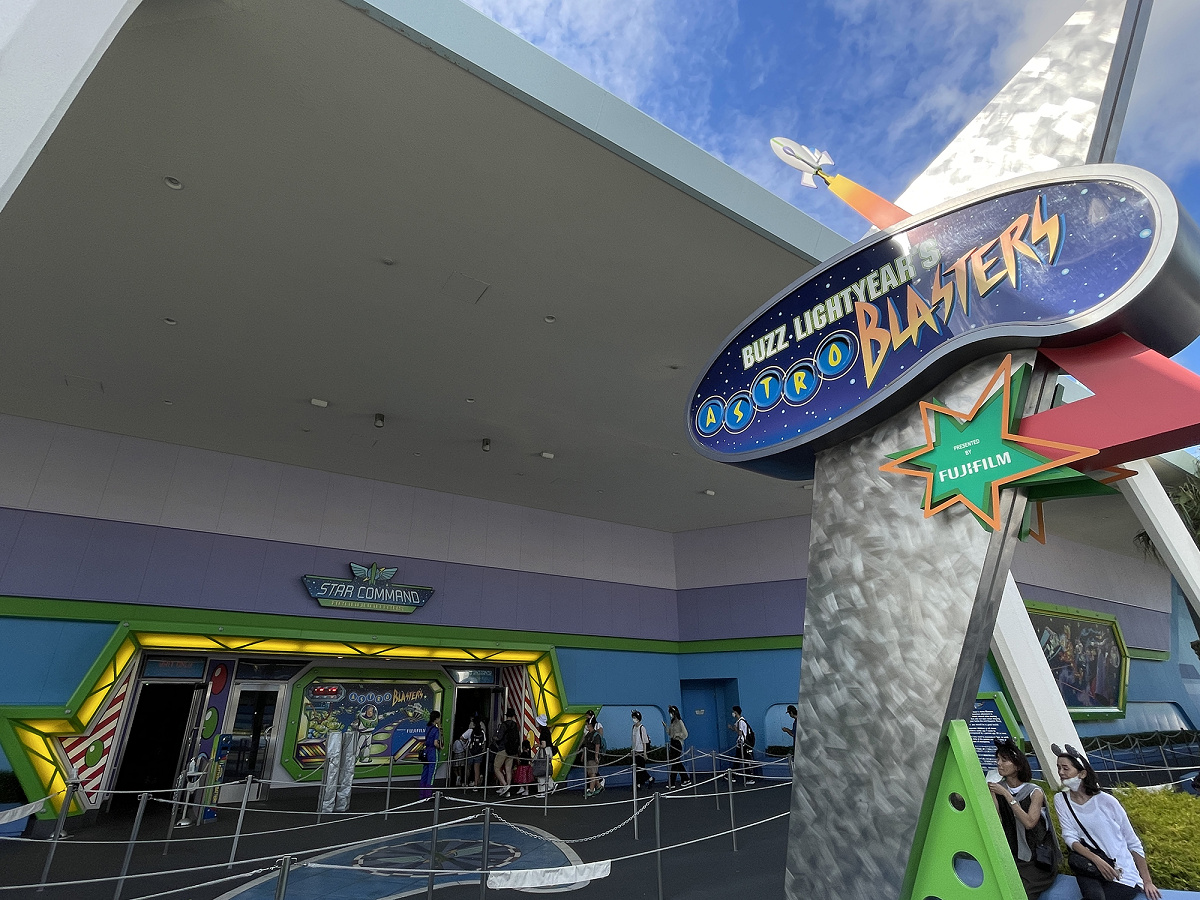 バズ ライトイヤーのアストロブラスター キャステル Castel ディズニー情報