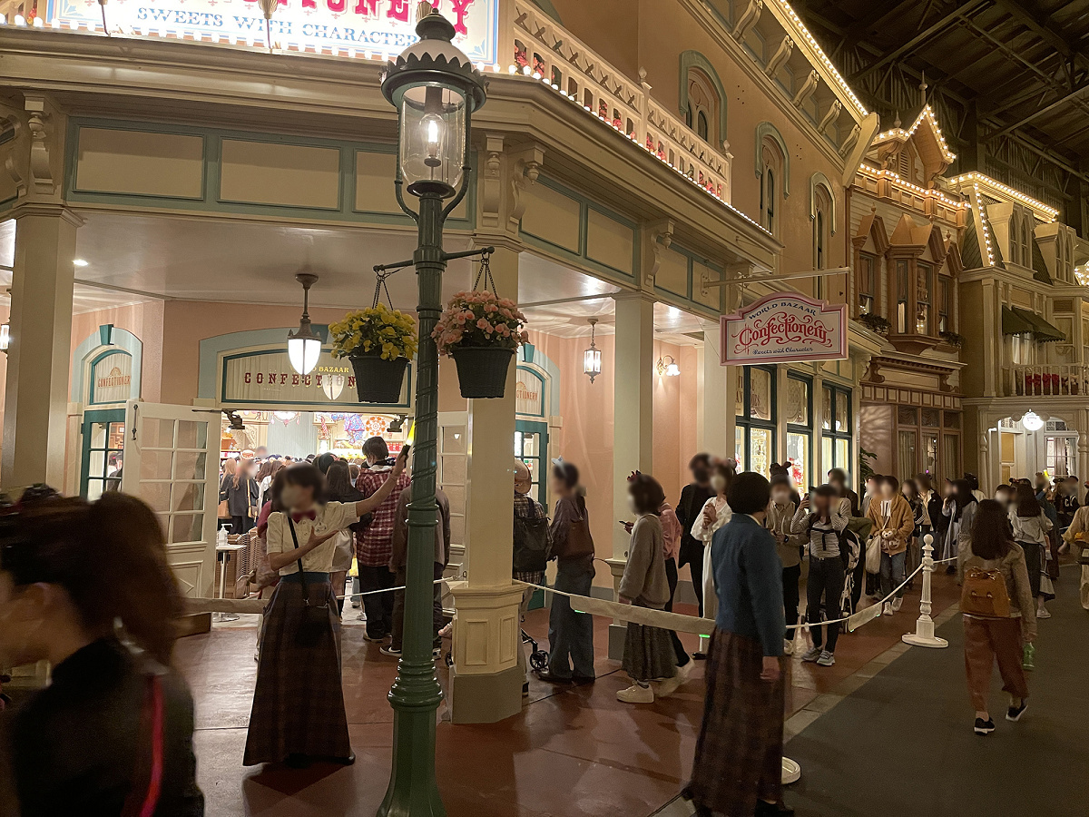 ワールドバザール・コンフェクショナリーの混雑状況(イメージ) キャステル CASTEL ディズニー情報