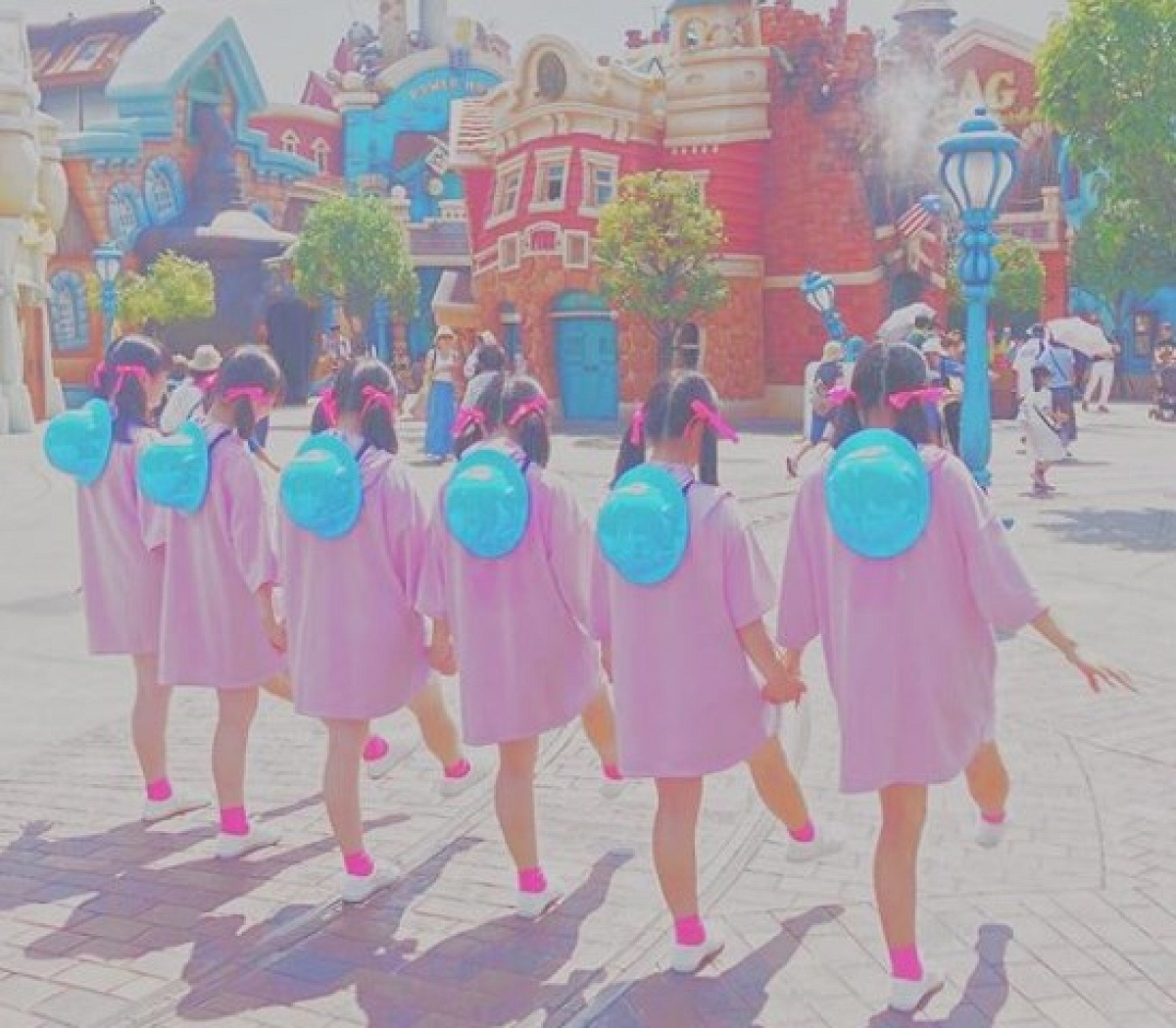 6人でまったく一緒のコーデはインパクト大 ブーのコーデ キャステル Castel ディズニー情報