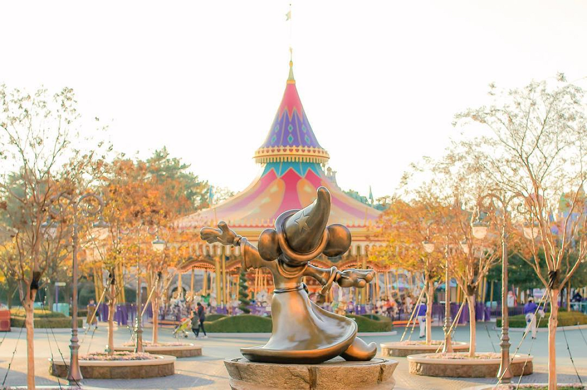 ディズニーランドのミッキー像 キャステル CASTEL ディズニー情報