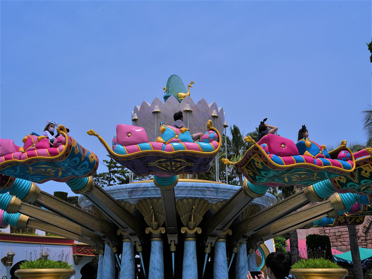 ジャスミンのフライングカーペット キャステル Castel ディズニー情報