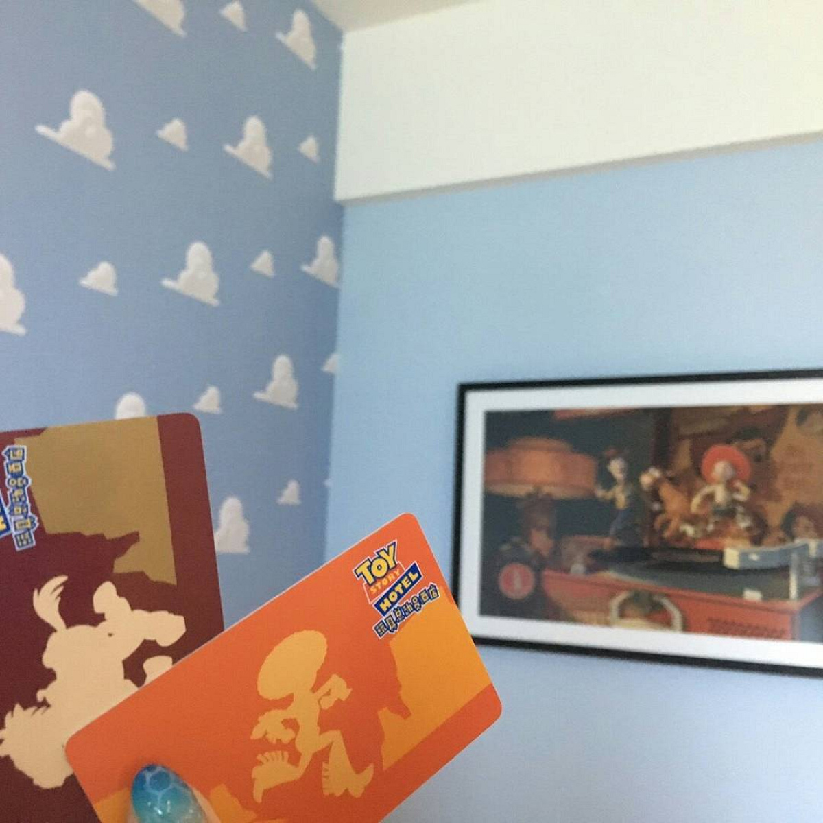 壁にかかっている絵がとってもキュート! キャステル CASTEL ディズニー情報 壁にかかっている絵がとってもキュート! キャステル CASTEL ディズニー情報