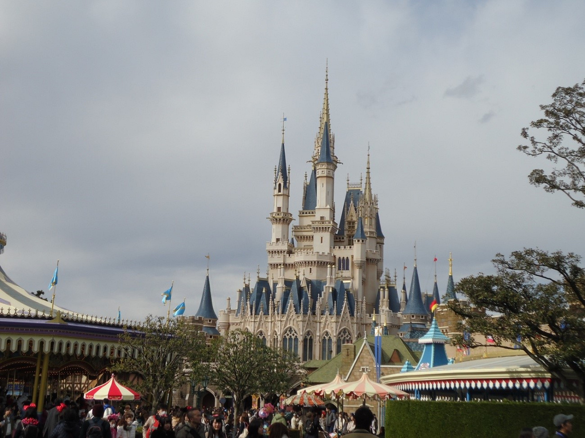 東京ディズニーランドのスポンサーメッセージ キャステル Castel ディズニー情報