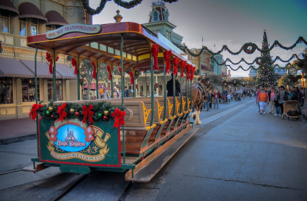 トロリーバス キャステル CASTEL ディズニー情報