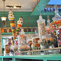 【USJ】ハニーデュークスのお菓子17選!百味ビーンズや蛙チョコレートが人気!味や値段も紹介