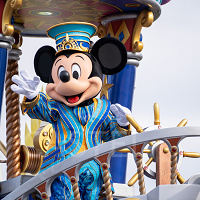 【完全版】ミッキー「誕生日」のイベント・混雑・お祝い方法！プレゼントはOK？年齢は何歳？