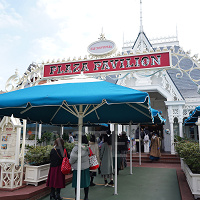 【プラザパビリオン・レストラン】メニューや値段、場所まとめ！パレードが見られるテラス席あり