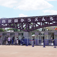 【西武園ゆうえんち】アクセス方法を解説!電車、バス、車で行ける!新宿から50分で昭和の街へ!