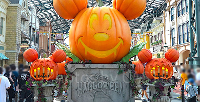 ディズニーハロウィーン2026のプログラムを予想！ヴィランズパレードはある？25周年開催中のシーは縮小開催？