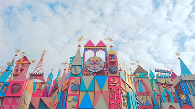 夢と魔法の雰囲気が漂うファンタジーランド