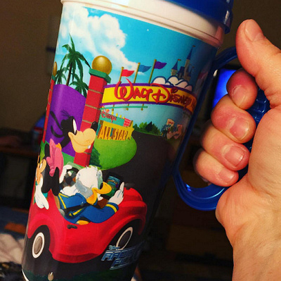 滞在期間中何度でもおかわりができるマグ（ホット・アイス対応）