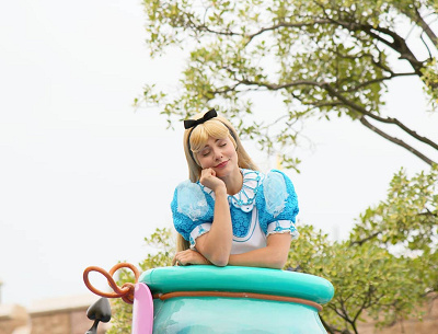 アリスのコスチュームは女の子に人気!