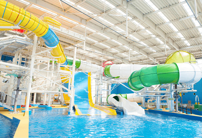 スライダーや流水プールなどのあるアミューズメントプール