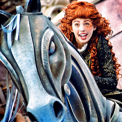 上海ディズニーランドのショーでは、メリダが馬に乗って駆け回る姿が見られますよ!