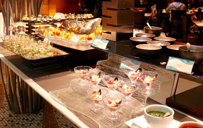 美しいメニューが並ぶ