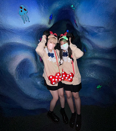 ベージュカーディガン ミニーポップコーンバケット ミニーカチューシャ