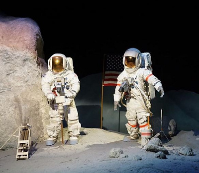 バズと歴史的な宇宙飛行士との関係