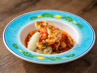 冷製パスタのペスカトーレ、ソフトシェルシュリンプのフリット添え