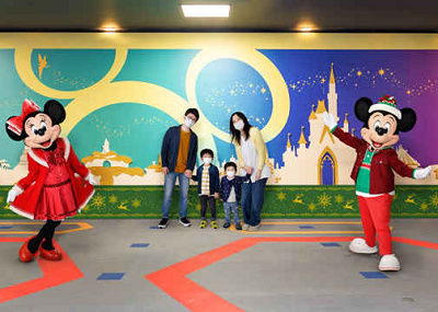 【クリスマス限定】アトラクションもショーもキャラクターグリーティングも楽しむ 2DAY