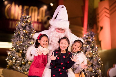 ホワイトサンタと記念写真