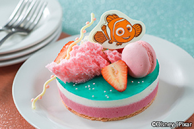 コーラルリーフ・ケーキ(ヨーグルト&ラズベリームース)