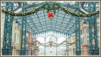ディズニーランドのクリスマスデコレーション