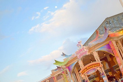 35周年イベント中のディズニーランドはお祝いムードで自然と気持ちも上がります！