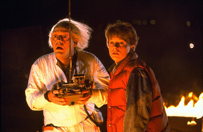 デロリアンの実験をするドクとマーティ