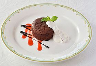 ガトーショコラ、バナナクリーム添え