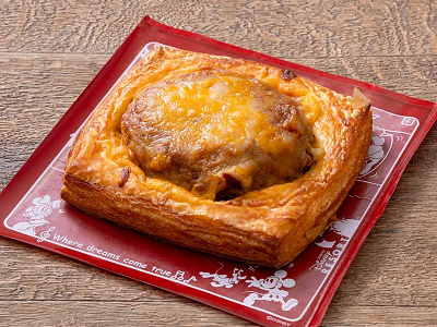 ハンバーグデニッシュ（デミグラスソース＆チーズ）