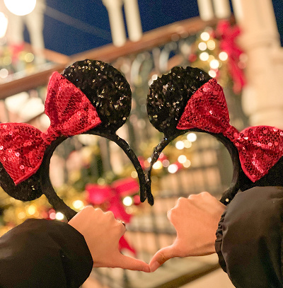 ☆US Disney Parks☆ミニーカチューシャ 赤と白のお花柄 ディズニー カチューシャ ミニーちゃん お花 フラワーイヤー
