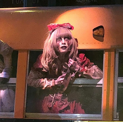 凶器を手にしているアイドルゾンビ/USJ(2018年)