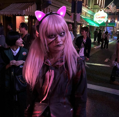 制服姿のアイドルゾンビ/USJ(2018年)